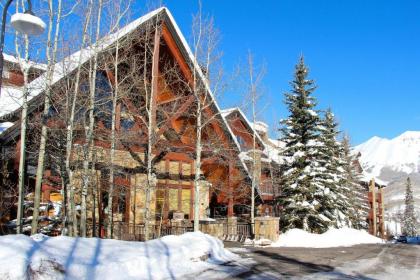 Bear Creek Lodge - image 12