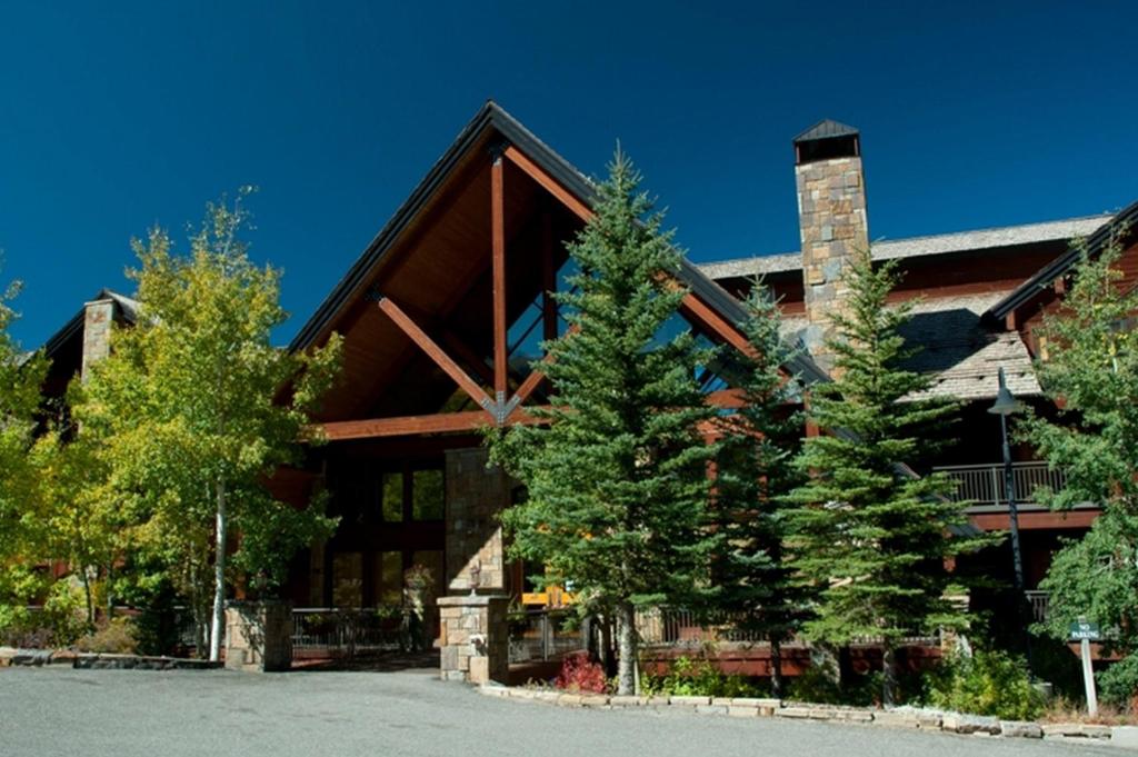 Bear Creek Lodge - image 7