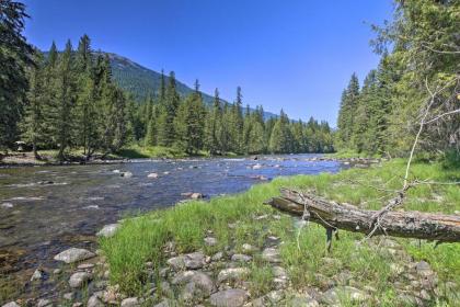 Private Moyie Riverfront Cabin Pets Welcome! - image 14