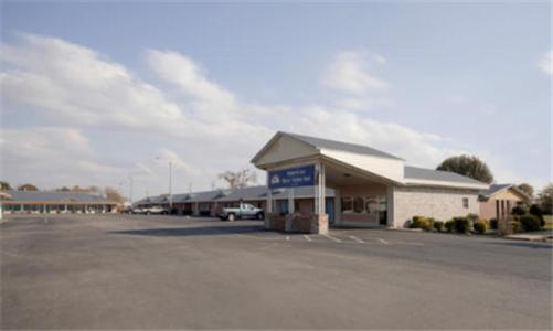 Executive Inn Muldrow - image 4