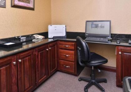 Hampton Inn & Suites Muncie - image 15