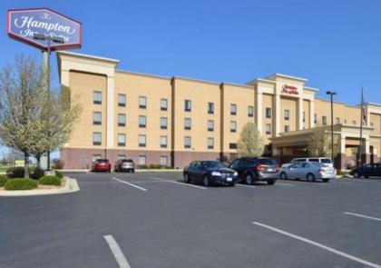 Hampton Inn & Suites Muncie - image 17