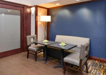 Hampton Inn & Suites Muncie - image 18