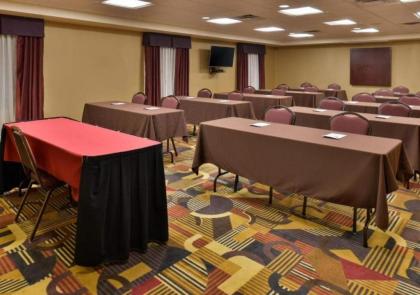 Hampton Inn & Suites Muncie - image 2