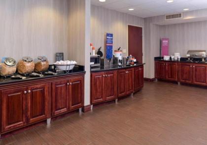 Hampton Inn & Suites Muncie - image 4