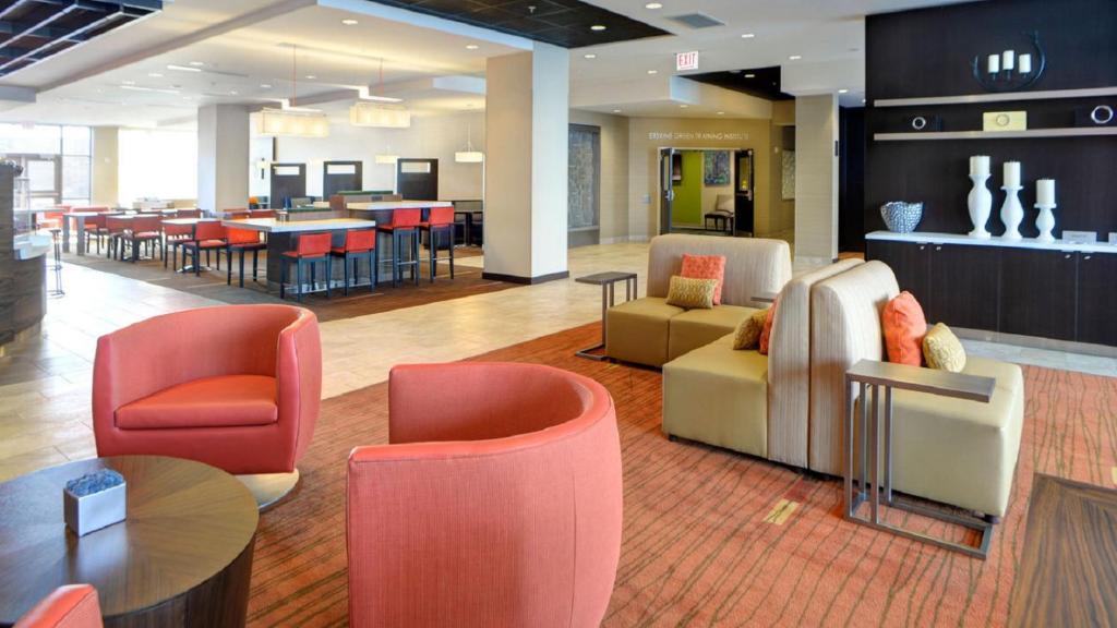 Courtyard by Marriott Muncie at Horizon Convention Center - image 6