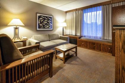 DoubleTree by Hilton Libertyville-Mundelein - image 5