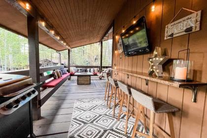 Bobcat Bungalow with Porch Fire Pit and Treehouse! - image 13