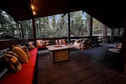 Bobcat Bungalow with Porch Fire Pit and Treehouse! - image 15