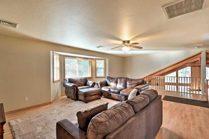 Munds Park Home with 1 half Acres and Volleyball! - image 12