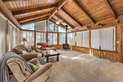 Munds Park Cabin Retreat with Furnished Deck - image 10