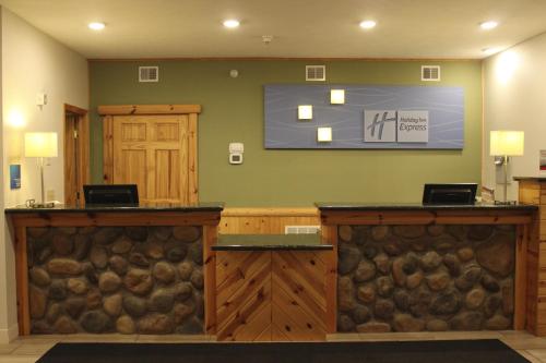 Holiday Inn Express Munising-Lakeview Hotel - image 3