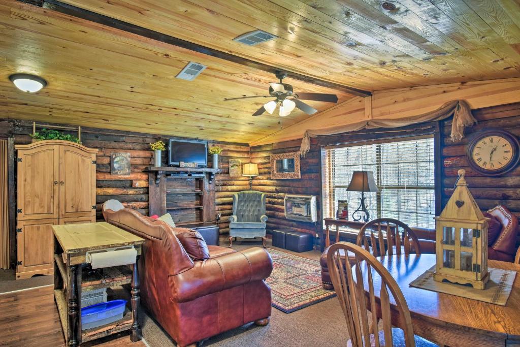 Murfreesboro Cabin with Fire Pit-by Lake Greeson - main image