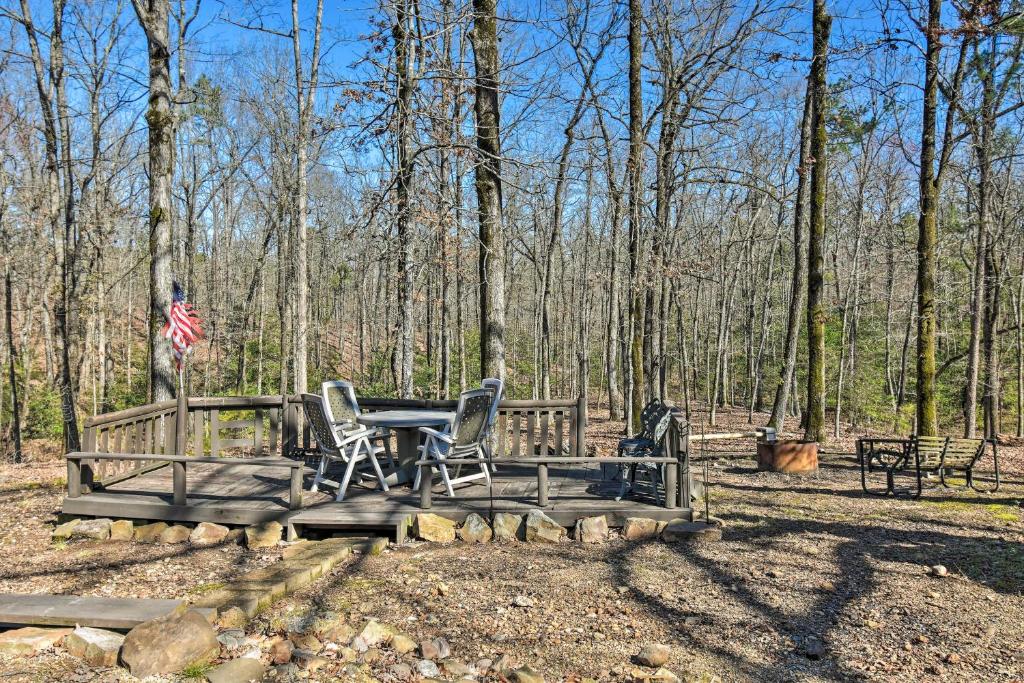 Murfreesboro Cabin with Fire Pit-by Lake Greeson - image 7