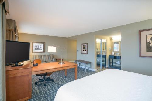 Hampton Inn & Suites Murfreesboro - image 5