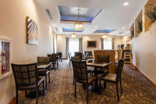 Comfort Suites Murfreesboro - image 3