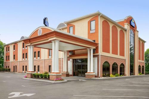 Days Inn & Suites by Wyndham Murfreesboro - image 3