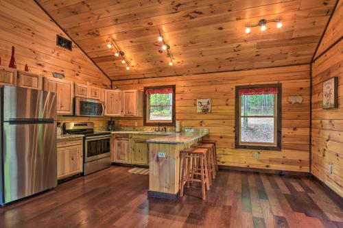 Cozy Log Cabin with Private Deck 8 Mi to Murphy - main image