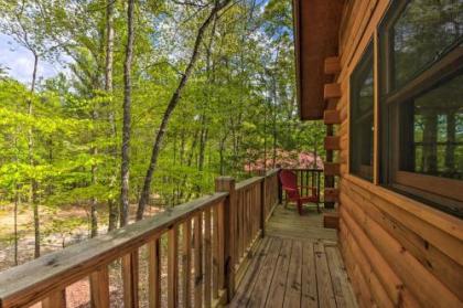 Cozy Log Cabin with Private Deck 8 Mi to Murphy - image 5