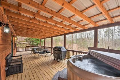 Remote Cozy Cabin Hot Tub Gril Deck and Fire Pit! - image 17