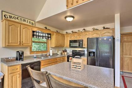 Expansive Murphy Cabin with Sunroom Near Creek! - image 9