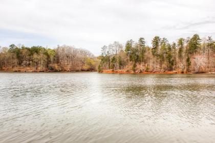 3BR Murrayville Lakefront Cabin with Boat Slip! - image 10