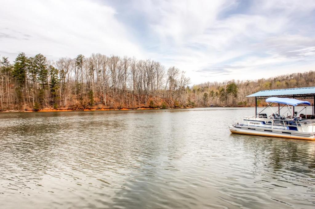 3BR Murrayville Lakefront Cabin with Boat Slip! - image 4