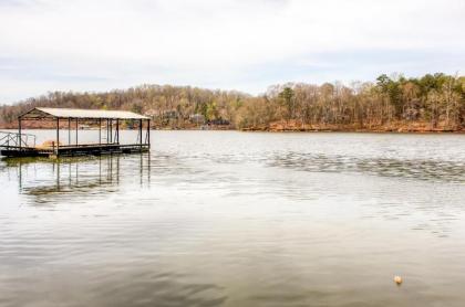 3BR Murrayville Lakefront Cabin with Boat Slip! - image 8