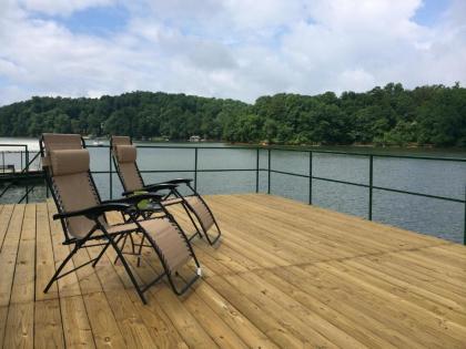 3BR Murrayville Lakefront Cabin with Boat Slip! - image 9