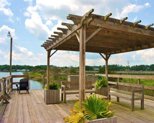 Resort Inn With Dramatic Sunset Views in Garden City Beach - image 2