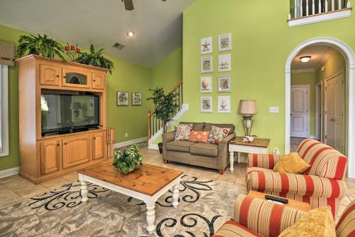 Charming Bermuda Bay Hideaway with Game Room! - image 4