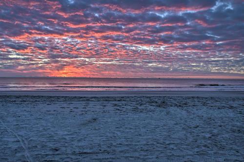 Murrells Inlet Home - Steps to the Beach! - main image