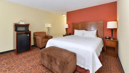 Hampton Inn Muscatine - image 11