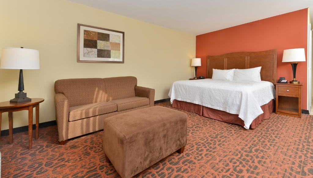 Hampton Inn Muscatine - image 5