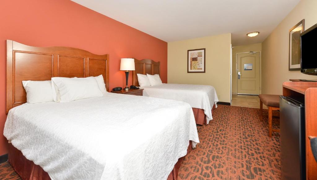 Hampton Inn Muscatine - image 7