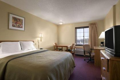 Travelodge Inn & Suites by Wyndham Muscatine - image 5