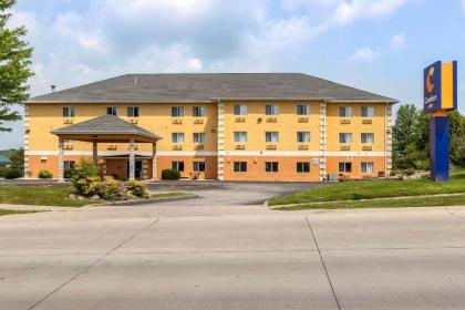 Comfort Inn Muscatine near Hwy 61 - image 4