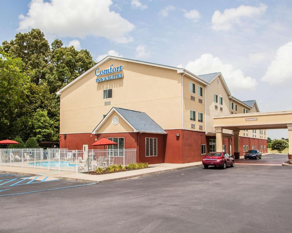 Comfort Inn and Suites - Tuscumbia/Muscle Shoals - main image