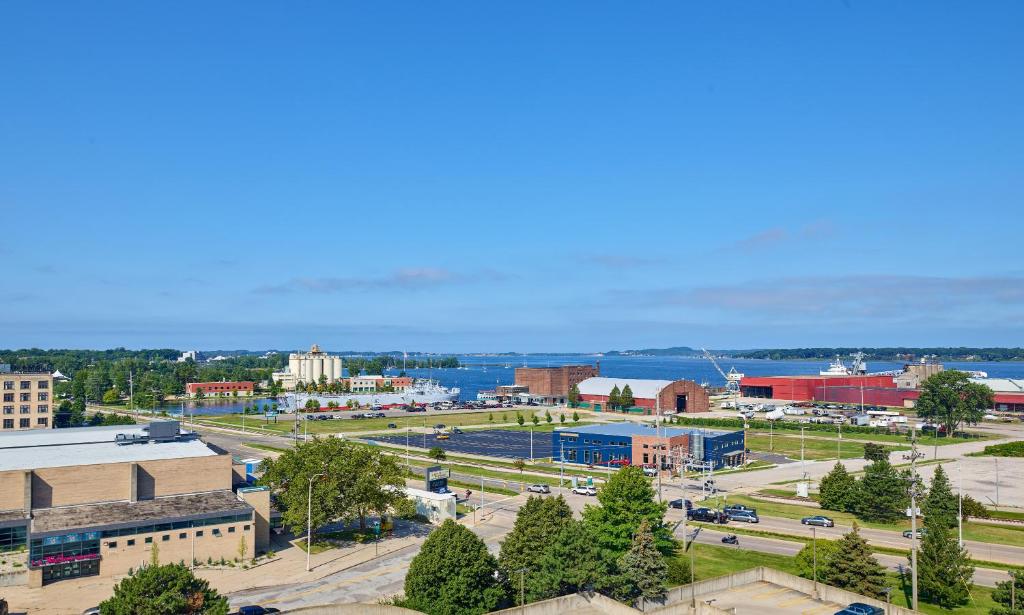 Delta Hotels by Marriott Muskegon Convention Center - image 5