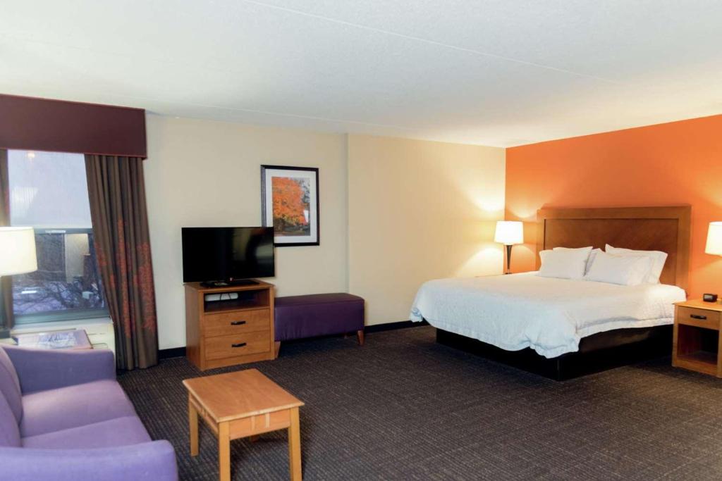 Hampton Inn Muskegon - image 6