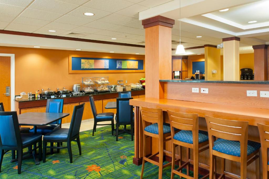 Fairfield Inn and Suites by Marriott Muskegon Norton Shores - image 3