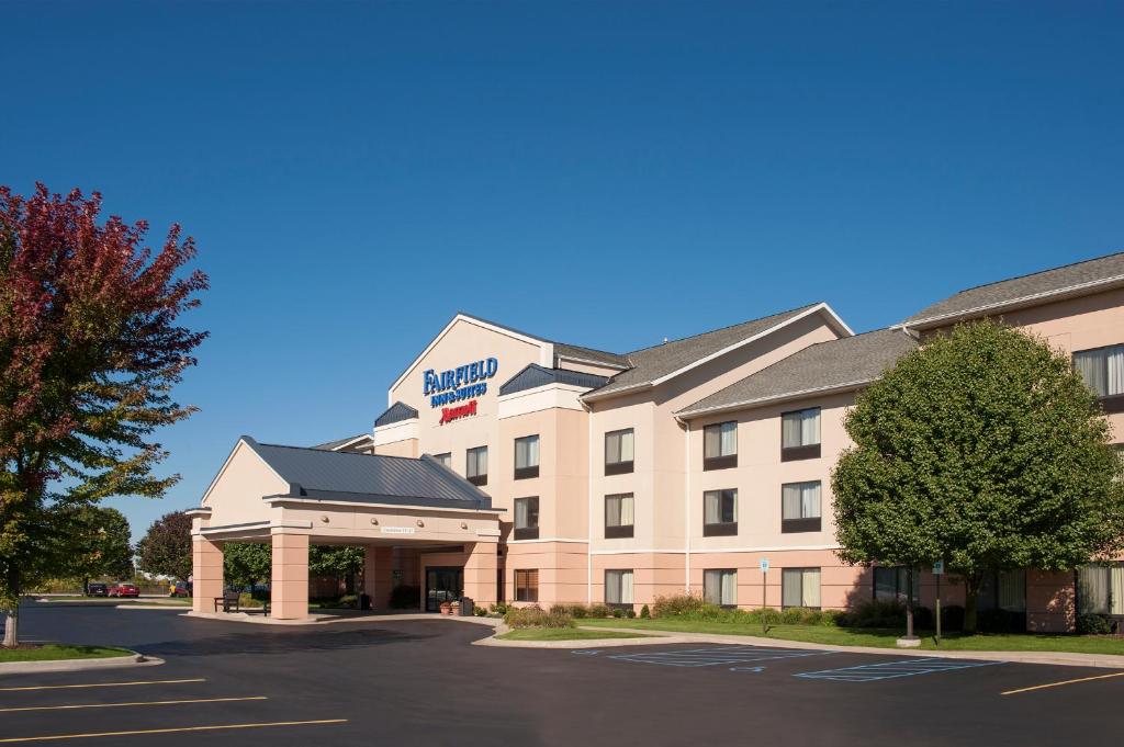 Fairfield Inn and Suites by Marriott Muskegon Norton Shores - image 7