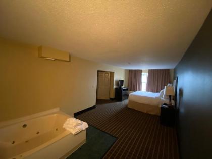 Clarion Inn & Suites - image 13