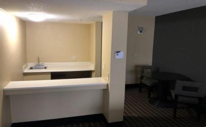 Clarion Inn & Suites - image 15