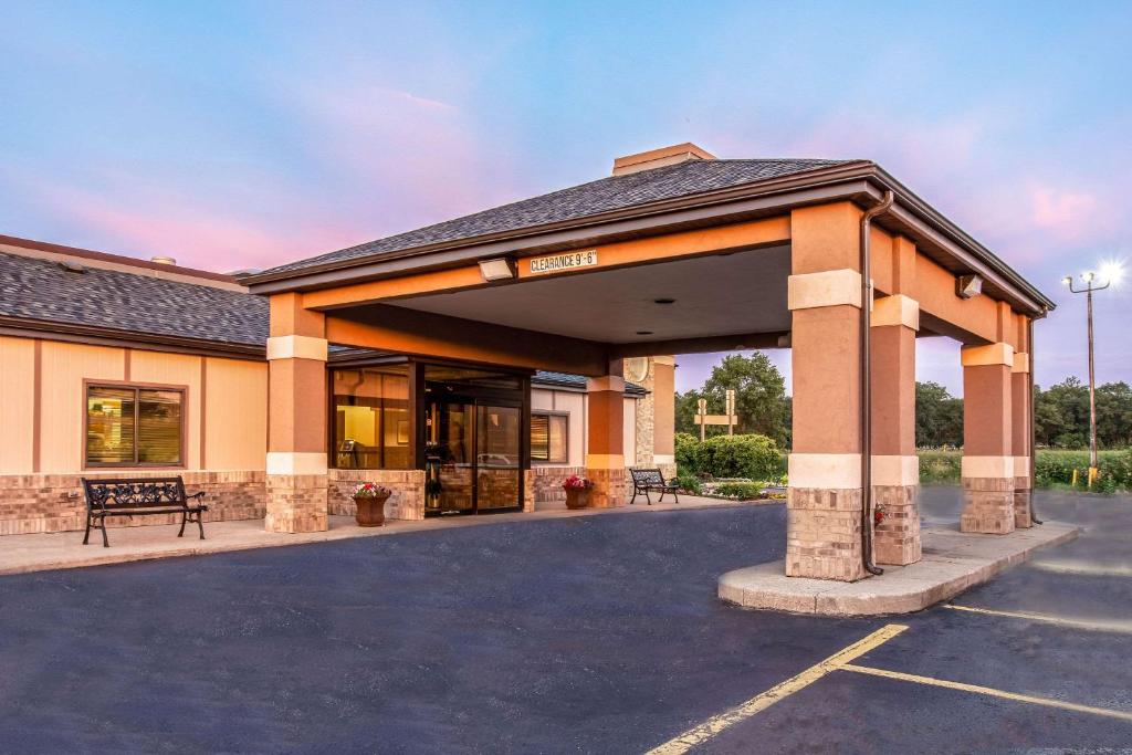 Quality Inn & Suites - main image