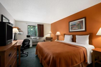 Travelodge by Wyndham Muskegon - image 12