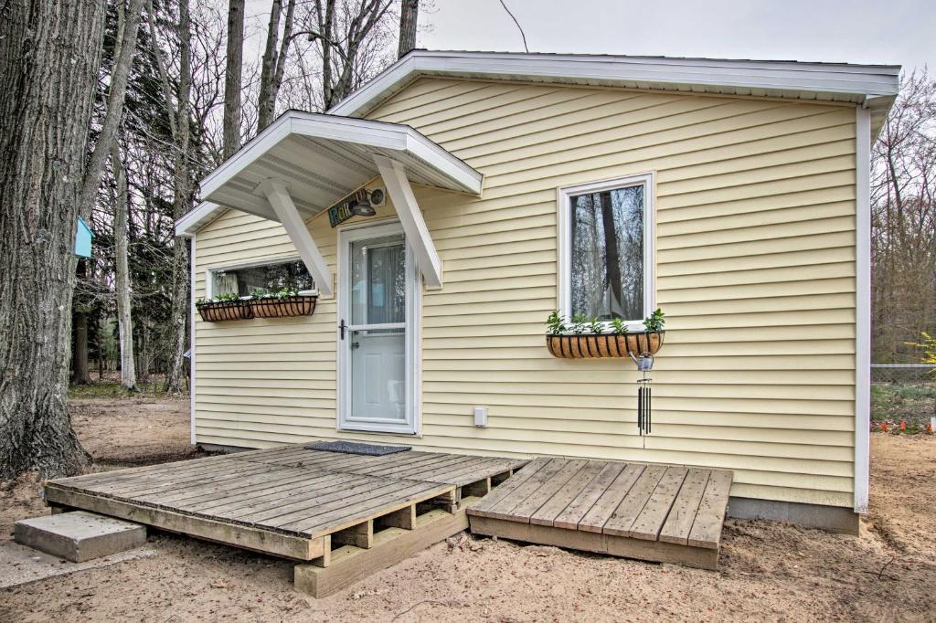 Newly Built Gold Coast Cottage Walk to Lake MI - main image