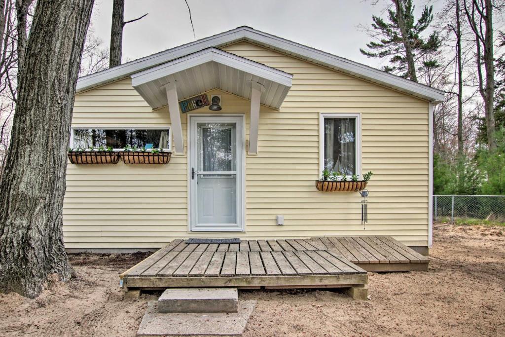 Newly Built Gold Coast Cottage Walk to Lake MI - image 3