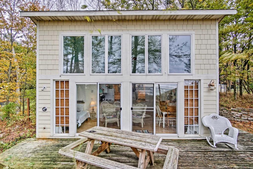 Beachfront Lake Michigan Cottage with Fire Pit and Deck - main image