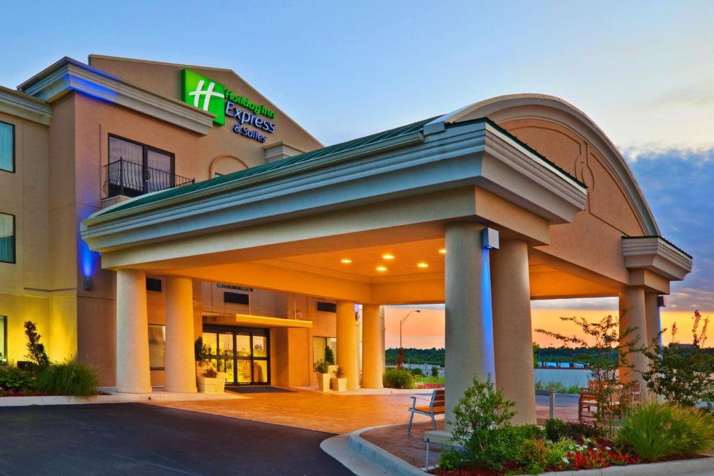 Holiday Inn Express Hotel & Suites Muskogee an IHG Hotel - main image